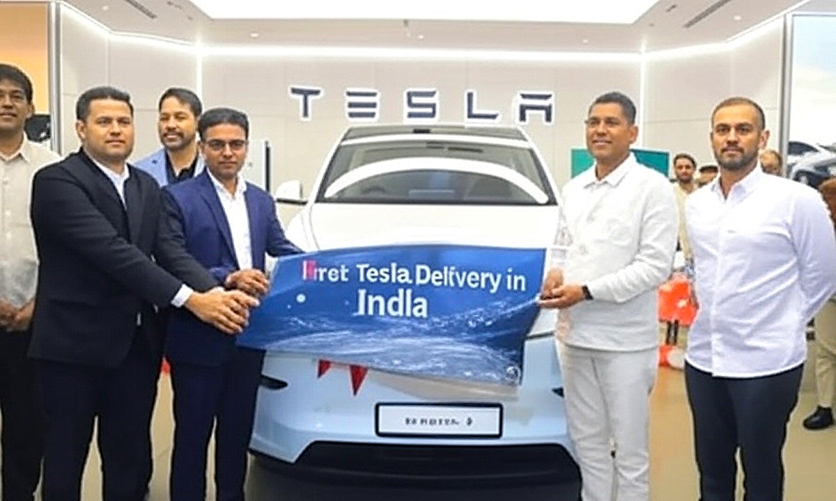 Tesla Model Y delivered to Maharastha minister