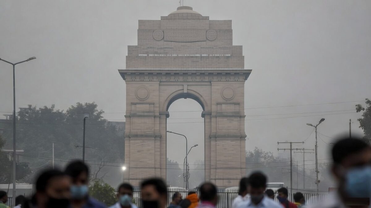 https://ansarisahab.com/news/india/delhi-enforces-work-from-home-delhi-grap-stage-iv-50-wfh-mandate-and-%e2%82%b910000-aid-for-construction-workers-amid-aqi-354-381-smog-crisis/